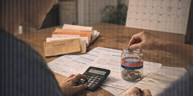 Strengthening Personal Finances Through Practical Monthly Reviews